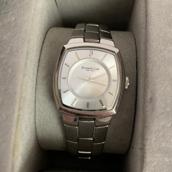 ✨Women’s Kenneth Cole Watch - Picture 3 of 7